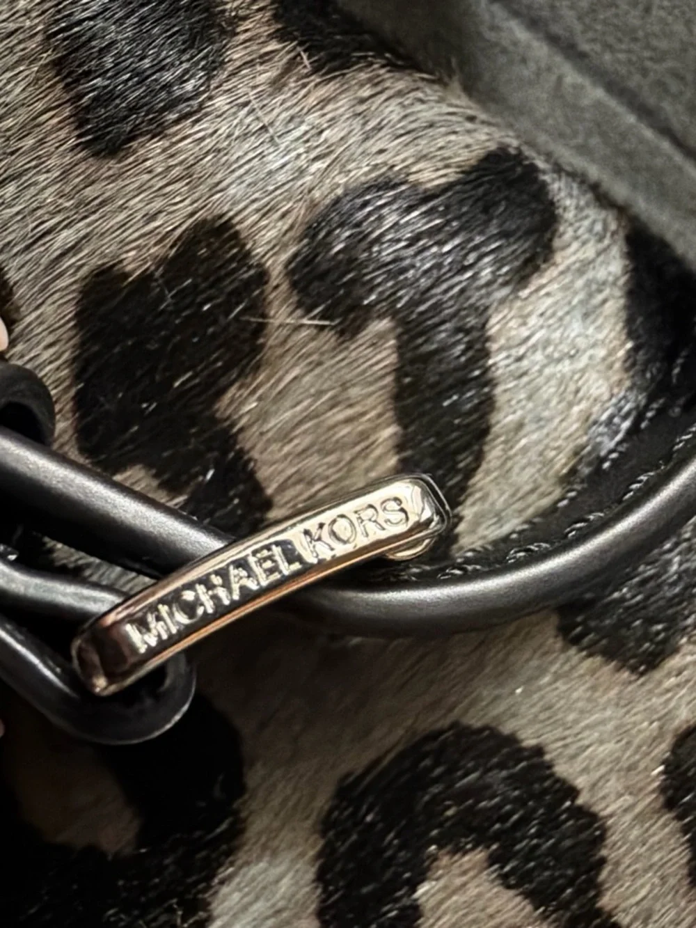 Michael Kors Leather Carson Large Wallet On A Chain Leopard Hair Calf-Black/Grey
